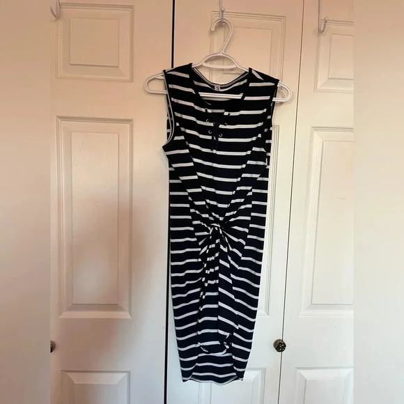 Dress - Picture 3 of 7